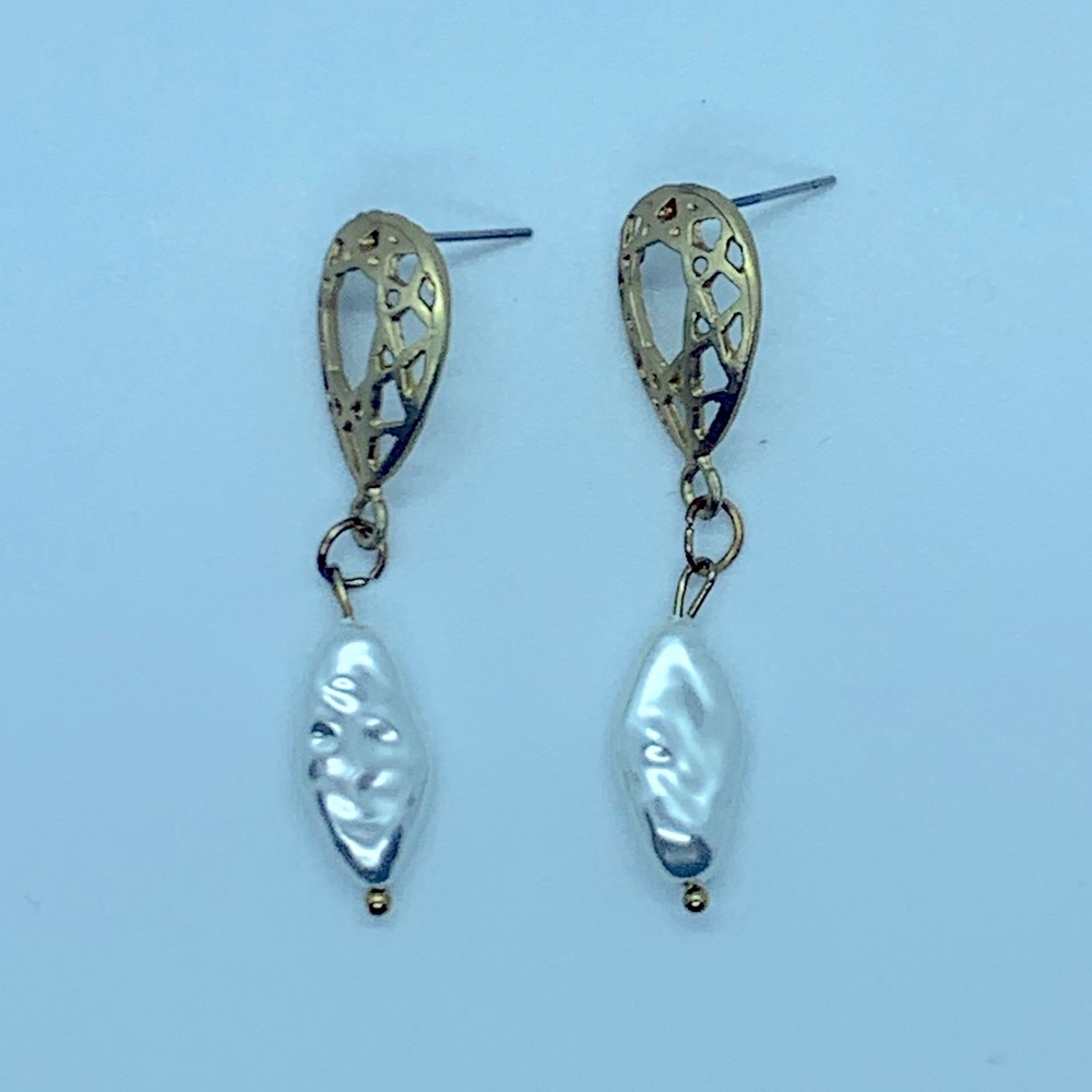 Gold Pearl Earrings